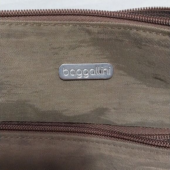 Baggalini Big Zipper Crossbody Bag...EUC - Picture 2 of 10
